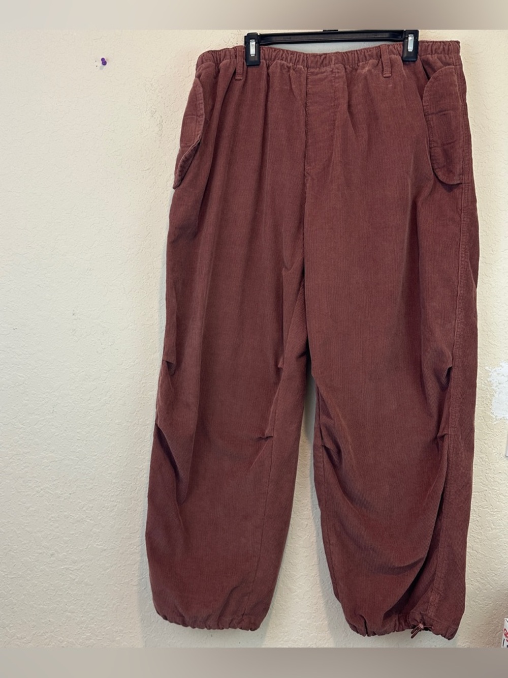 BDG XL Men's Corduroy Elastic-Waist Pants in Rust brown baggy Rave